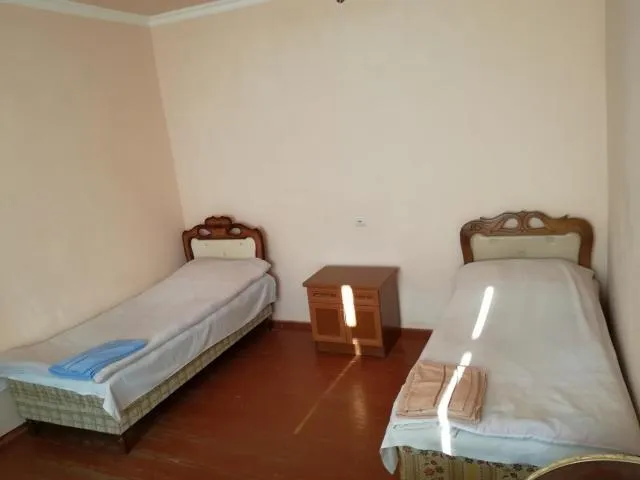  Meghri Inn - picture  : Bed 