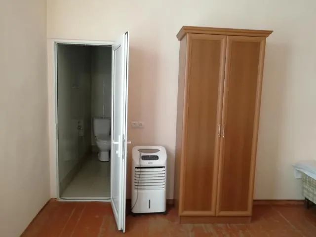  Meghri Inn - picture  : Kitchen/kitchenette,TV/entertainment centre 