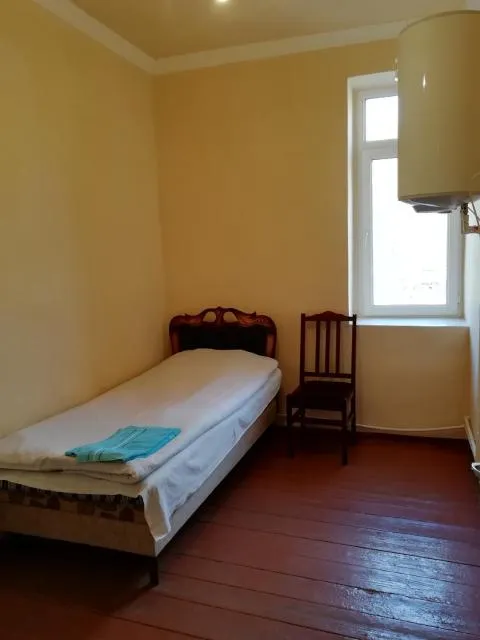  Meghri Inn - picture  : Bed 