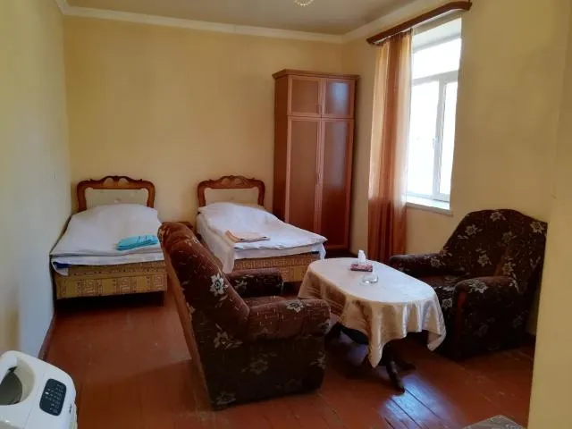  Meghri Inn - picture  : Bed 