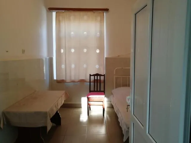  Meghri Inn - picture  : Bed 