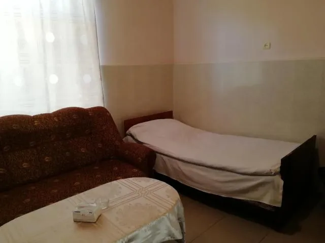  Meghri Inn - picture  : Bed 