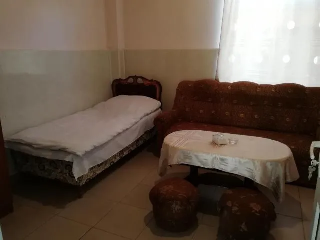  Meghri Inn - picture  : Bed 