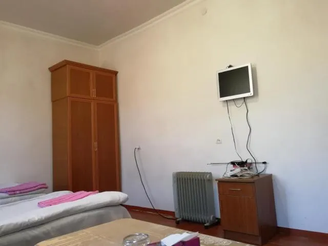  Meghri Inn - picture  : TV/entertainment centre 