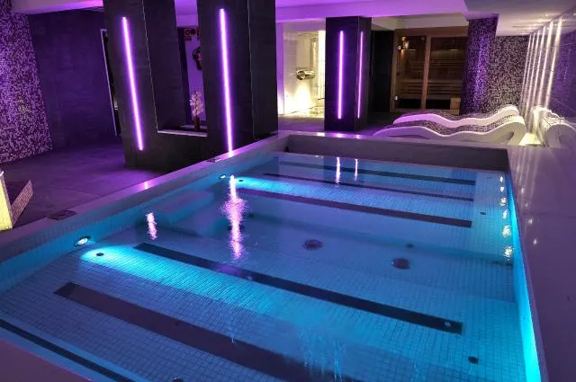  Hotel Kandahar - picture  : Swimming pool,Spa and wellness centre/facilities,Property 