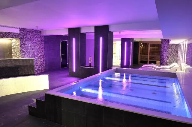  Hotel Kandahar - picture  : Swimming pool,Spa and wellness centre/facilities,Property 