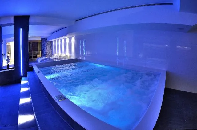  Hotel Kandahar - picture  : Swimming pool,Spa and wellness centre/facilities,Property 