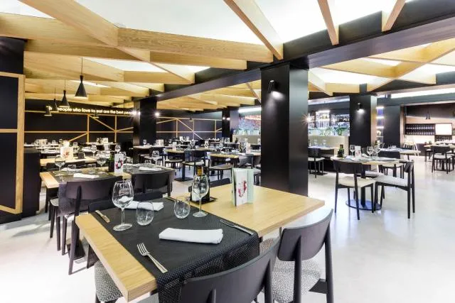  Hotel Roc Meler - picture  : Toilet,Restaurant/places to eat,Property 