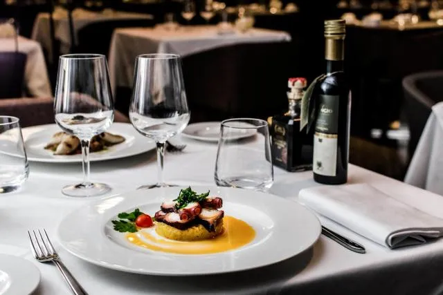  Eurostars Andorra - picture  : Toilet,Restaurant/places to eat,BBQ facilities,Property 