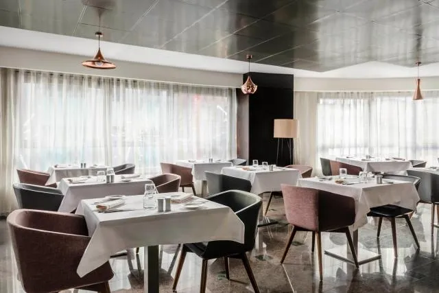  Eurostars Andorra - picture  : Toilet,Restaurant/places to eat,Property 