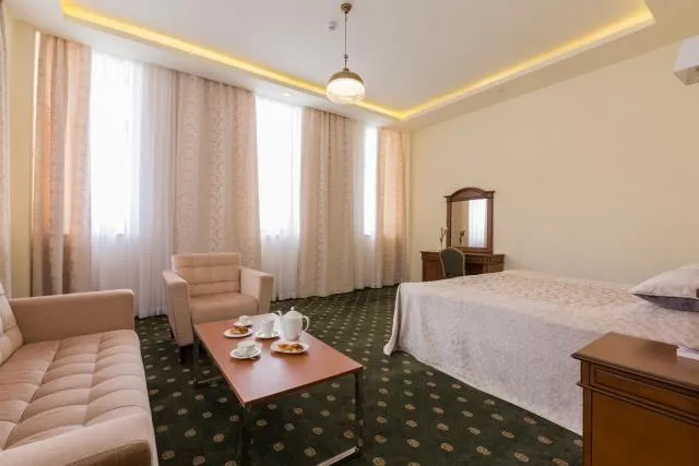  Armenia Hotel - picture  : Seating area,Photo of the whole room,Room 
