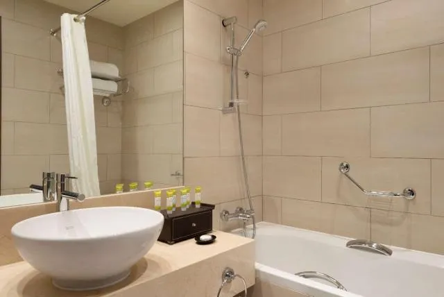  Ramada Downtown Abu Dhabi - picture  : Bathroom,Bathroom,Photo of the whole room,On site,Property,Room 