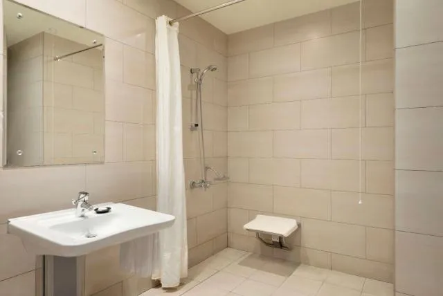  Ramada Downtown Abu Dhabi - picture  : Bathroom,Bathroom,Photo of the whole room,On site,Property,Room 