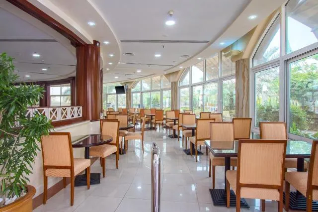  Sharjah Premiere Hotel & Resort - picture  : Toilet,Restaurant/places to eat,Property 