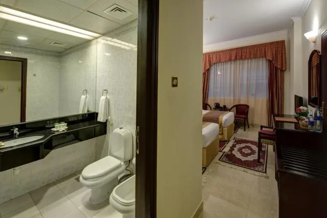  Comfort Inn Hotel Deira - picture  : Bathroom,Bed,Room 