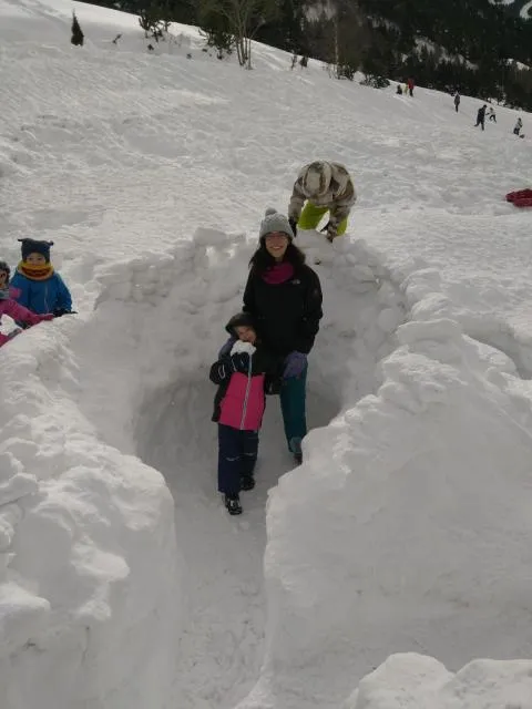  Kione DeuSol - picture  : Shower,People,Skiing,Children,Property 