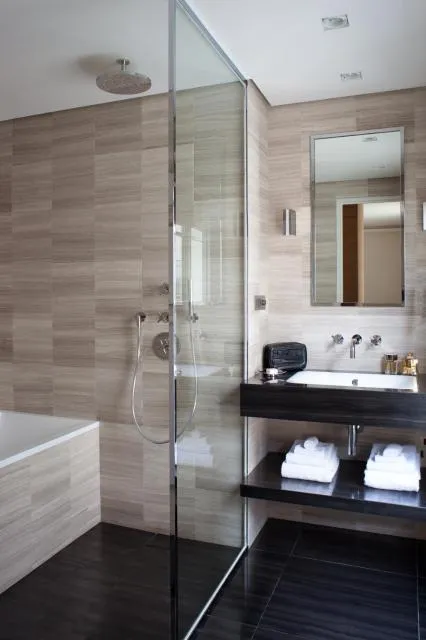  Hotel Marignan Champs-Elysées - photo  : Salle de bain,Salle de bain,Propriété 