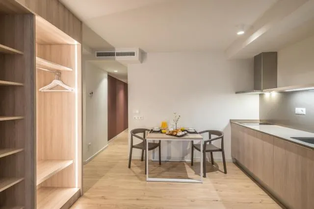  Hotel & Aparthotel Cosmos - picture  : Kitchen/kitchenette,Dining area,Photo of the whole room,Room 