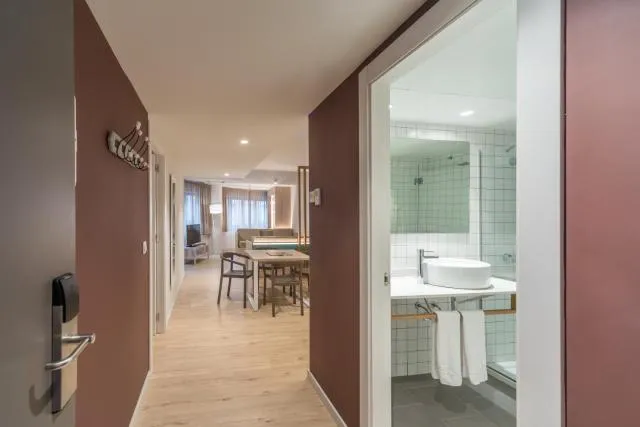  Hotel & Aparthotel Cosmos - picture  : Photo of the whole room,Room 