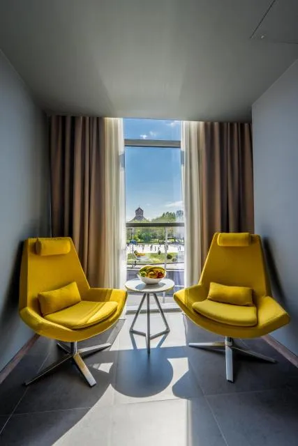  Messier 53 Hotel Yerevan - picture  : Seating area,Street view,Property 