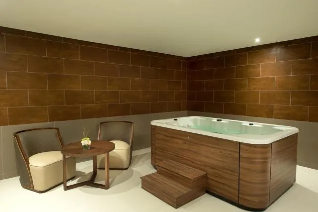  Wyndham Garden Ajman Corniche - picture  : Hot Tub,Property 