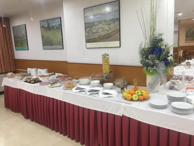  Hotel Folch - picture  : Property building,Restaurant/places to eat,Food,Food,Breakfast,Buffet breakfast,toaster,Property 