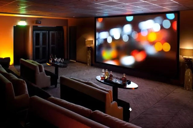  Hotel Marignan Champs-Elysées - photo  : Zone assise,Télévision et multimédia,Zone assise,Boissons alcoolisées,Boissons non alcoolisées,Propriété 