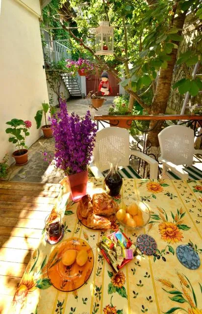  Armine's B&B - picture  : Garden,Food,Alcoholic drinks,Non alcoholic drinks,Property 