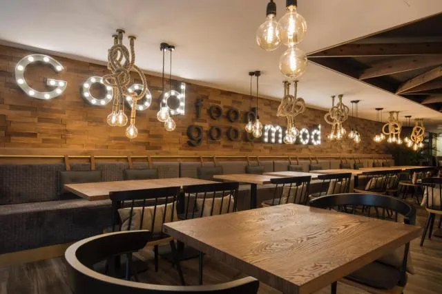  Yomo Centric - picture  : Toilet,Patio,Decorative detail 