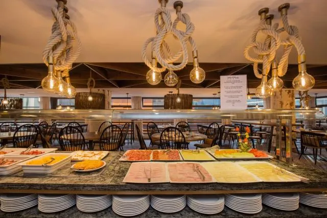  Yomo Centric - picture  : Toilet,Buffet breakfast,Property 