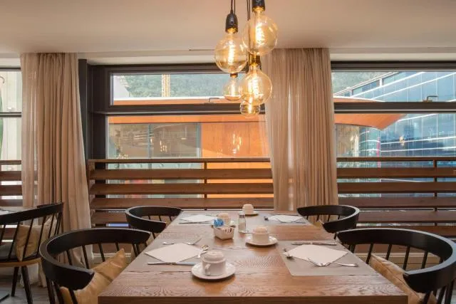  Yomo Centric - picture  : Toilet,Restaurant/places to eat,Property 