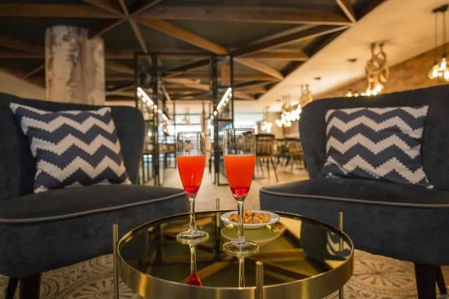  Yomo Centric - picture  : Natural landscape,Lounge or bar,Property 