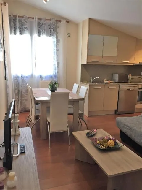  P&C Areny - picture  : Kitchen/kitchenette,Dining area,Living room,Property 