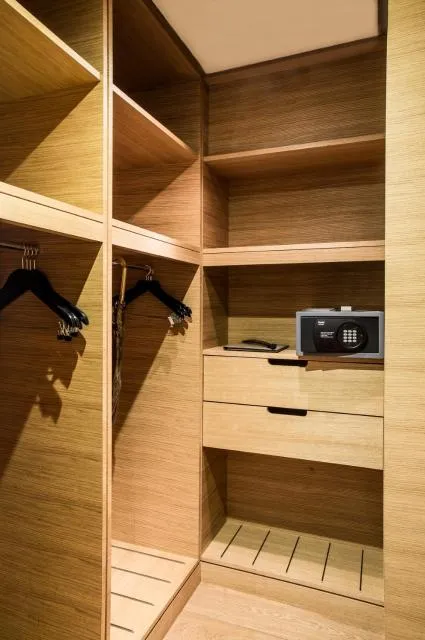  Hotel Marignan Champs-Elysées - photo  : Cuisine/kitchenette,garde-robe,Propriété 