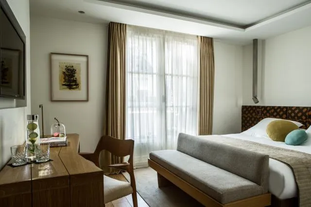  Hotel Marignan Champs-Elysées - photo  : Lit,Chambre à coucher,Propriété,Chambre 