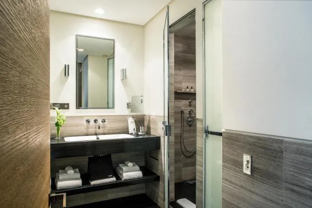  Hotel Marignan Champs-Elysées - photo  : Salle de bain,Salle de bain,Propriété 