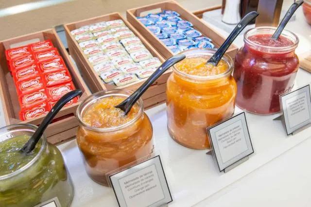  Hotel & Aparthotel Cosmos - picture  : Breakfast,Property 