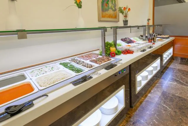  Hotel & Aparthotel Cosmos - picture  : Food and drinks,Property 