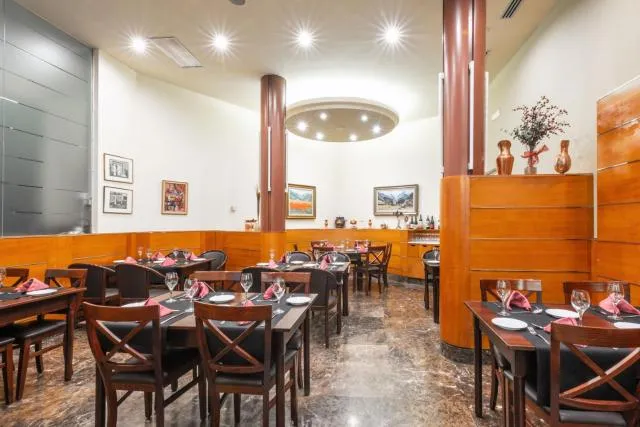  Hotel & Aparthotel Cosmos - picture  : Toilet,Restaurant/places to eat,Property 