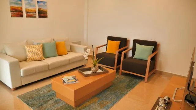  Harbour Island Residences - picture  : Seating area,Living room,Property 