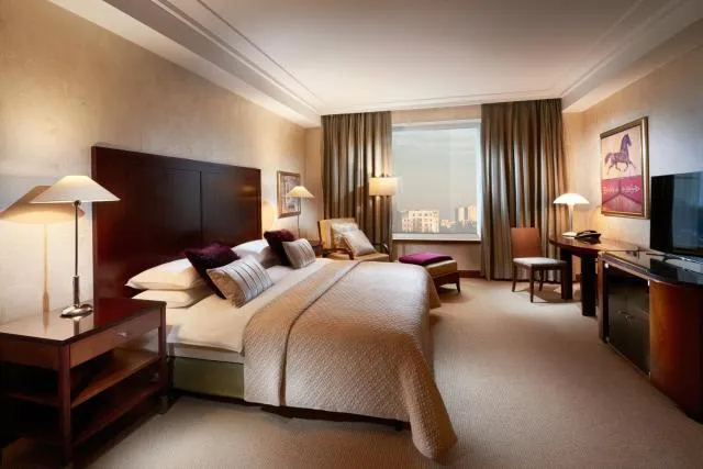  Regent Warsaw Hotel - picture  : Bed,Photo of the whole room,City view,Property,Room 