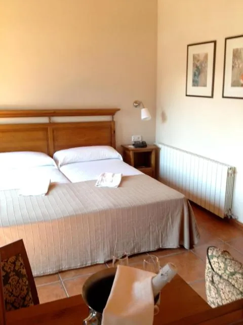  Hotel Xalet Verdú - picture  : Bed,Photo of the whole room,Room 