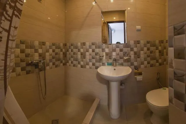  Hotel Merien - picture  : Bathroom,Bathroom,Property 