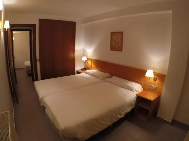  Apartamentos Turísticos Roc Del Castell - picture  : Bed,Bed,Bedroom,Property,Room 