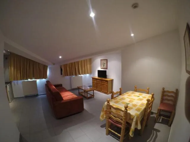  Apartamentos Turísticos Roc Del Castell - picture  : Living room,Dining area,Property 