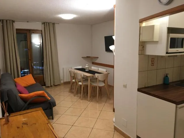  Enjoy Apartment - picture  : Kitchen/kitchenette,Dining area,Living room,Seating area,Property 