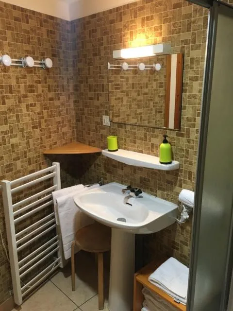  Enjoy Apartment - picture  : Bathroom,Bathroom,Property 