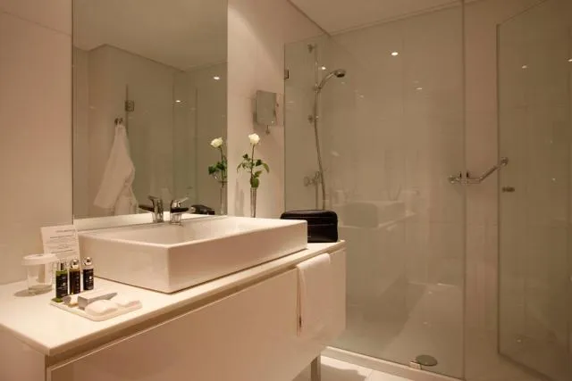  Hotel Presidente Luanda - picture  : Shower,Bathroom,Bathroom,Property 
