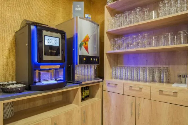  Hotel Catalunya Ski - picture  : Kitchen/kitchenette,Lounge or bar,Drinks,Non alcoholic drinks,Property 