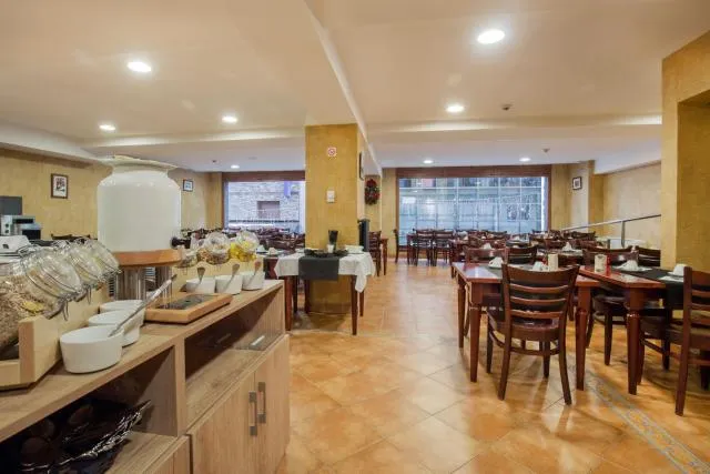 Hotel Catalunya Ski - picture  : Toilet,Lounge or bar,Food,Drinks,Property 